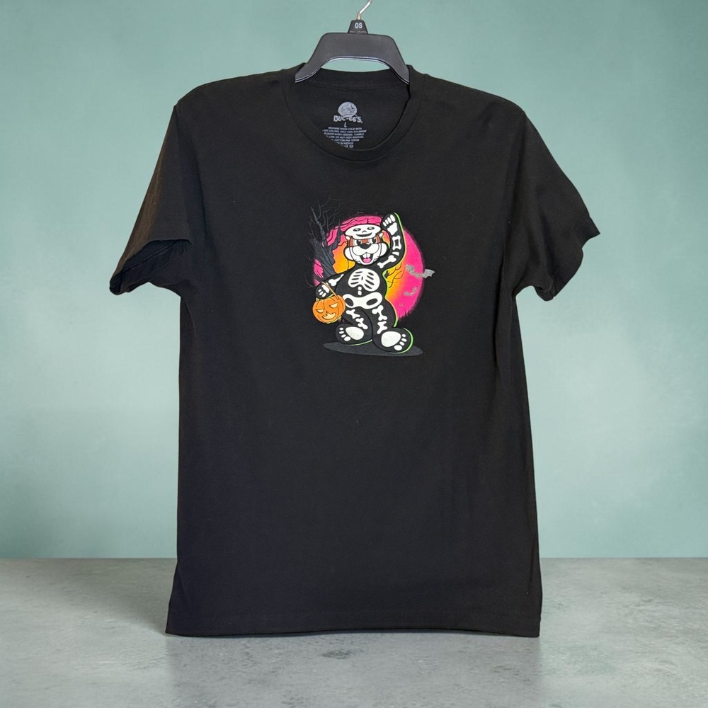 Buc-ee's Halloween Skeleton Beaver Spooky Stuff Black Graphic T-Shirt Large